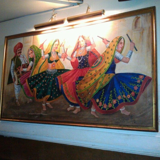 Das Foto wurde bei Kashmir Indian Restaurant von Shane A. am 11/10/2012 aufgenommen