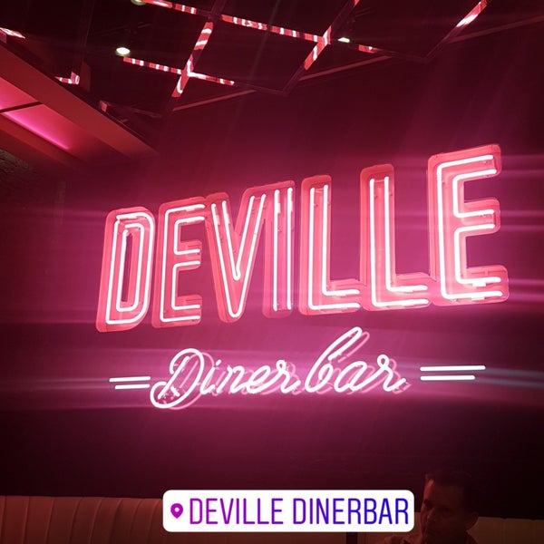 Das Foto wurde bei Deville Dinerbar von Alicia K. am 3/22/2018 aufgenommen