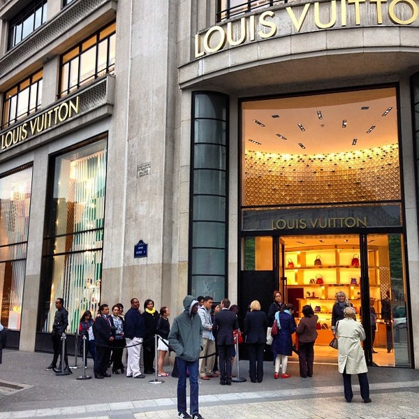 Come with me to the Louis Vuitton store at Champs-Élysées ✨🤍 an SA at, Louis  Vuitton