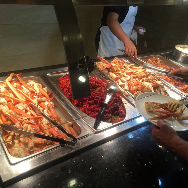 Das Foto wurde bei Vegas Seafood Buffet von Дмитрий К. am 6/21/2015 aufgenommen