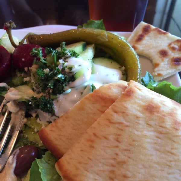 Foto scattata a Zorbas Greek Cuisine da Zach C. il 3/11/2014