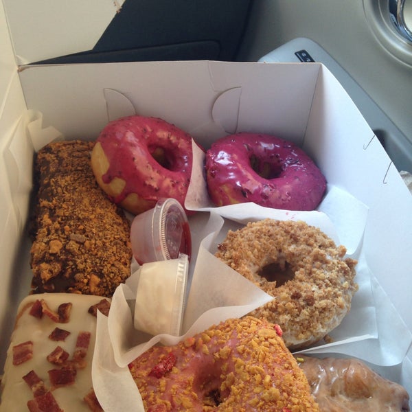 7/26/2015 tarihinde Olivia P.ziyaretçi tarafından Guru Donuts'de çekilen fotoğraf