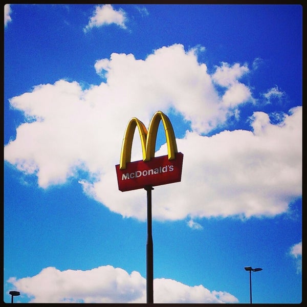 5/6/2013 tarihinde Julio W.ziyaretçi tarafından McDonald&#39;s'de çekilen fotoğraf