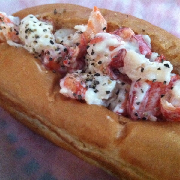 รูปภาพถ่ายที่ Maine-ly Sandwiches โดย Michael F. เมื่อ 9/5/2013