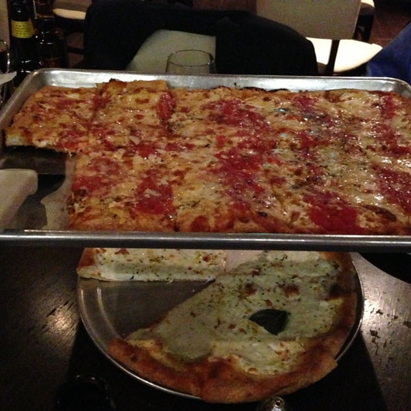 Снимок сделан в Aperitivo Pizza Bar пользователем Drew G. 5/24/2013