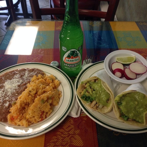 Foto diambil di Tulcingo Del Valle Restaurant oleh Jason V. pada 5/19/2014