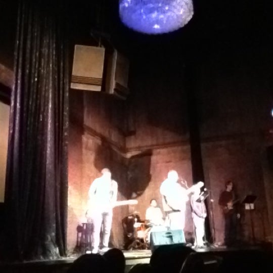 Foto diambil di Hilarities 4th Street Theatre oleh Rod B. pada 11/18/2012