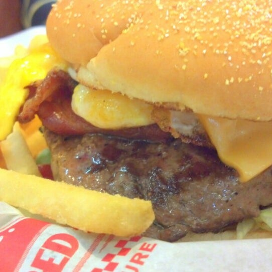 Снимок сделан в Burger Baron пользователем KuwaRocks 7/25/2013
