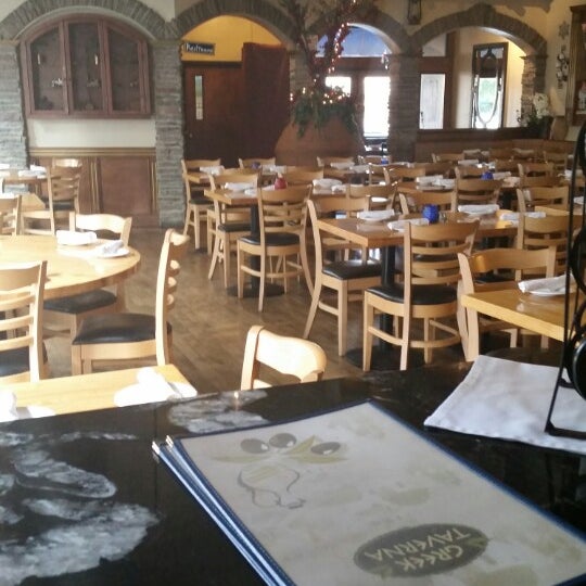 Foto tirada no(a) Greek Taverna - Montclair por Rania Z. em 8/20/2014