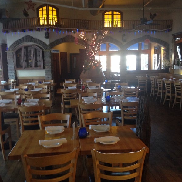 3/21/2014 tarihinde Rania Z.ziyaretçi tarafından Greek Taverna - Montclair'de çekilen fotoğraf