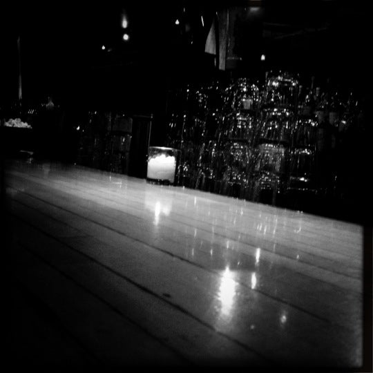 รูปภาพถ่ายที่ Wish Bar &amp; Lounge โดย Joe A. เมื่อ 10/4/2012