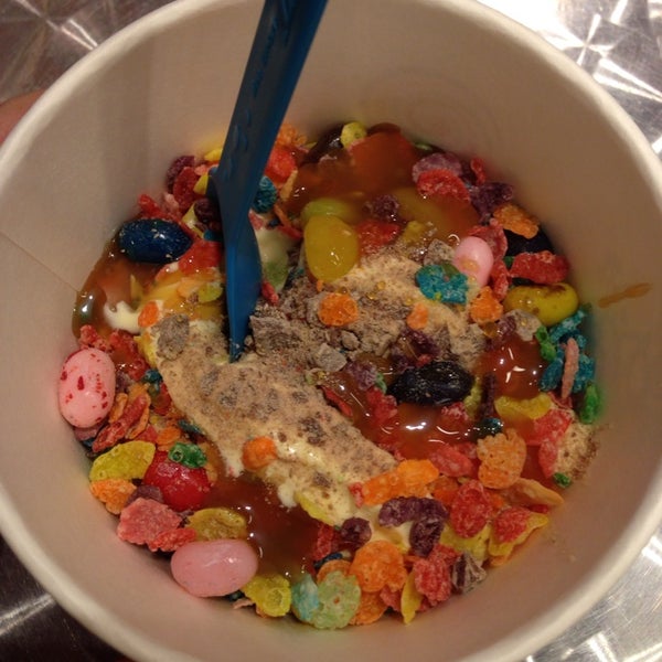 9/19/2014에 Dara-Ann B.님이 Off The Wall Frozen Yogurt에서 찍은 사진