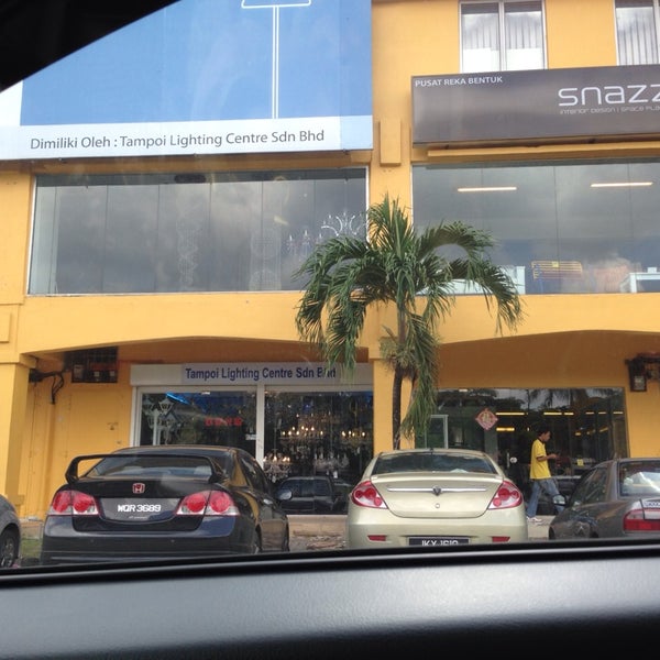 kedai perabot tampoi
