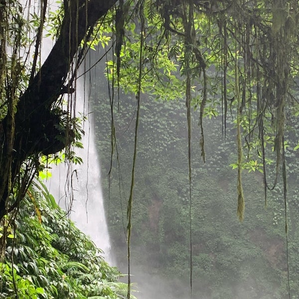Nungnung Waterfall высота