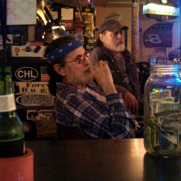 Снимок сделан в Bobby&#39;s Idle Hour Tavern пользователем 1680PR 2/8/2013