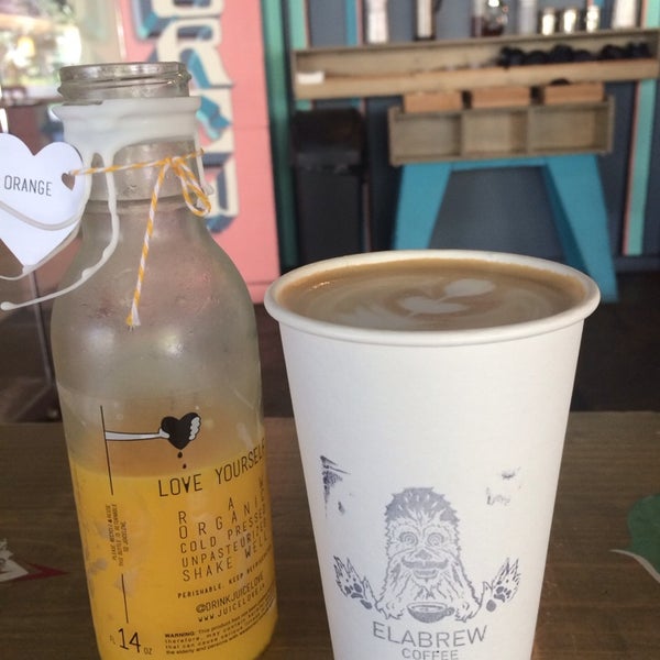 9/19/2014 tarihinde Anastasiya O.ziyaretçi tarafından Elabrew Coffee'de çekilen fotoğraf
