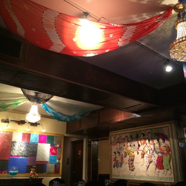 7/18/2014 tarihinde Natalie J.ziyaretçi tarafından Gateway To India Authentic Indian Restaurant'de çekilen fotoğraf