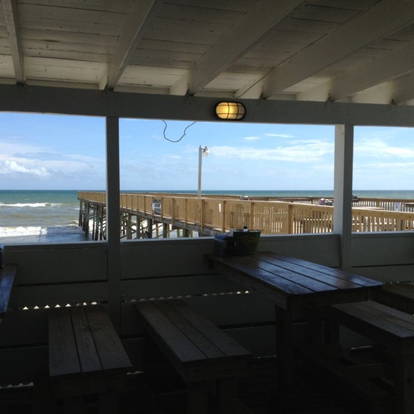 Molly's Beachside Bar & Grill at the DoubleTree by Hilton Pier 2717 W