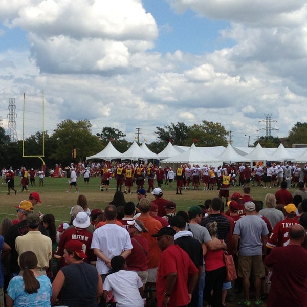 8/15/2013에 Pete H.님이 Bon Secours Washington Redskins Training Center에서 찍은 사진