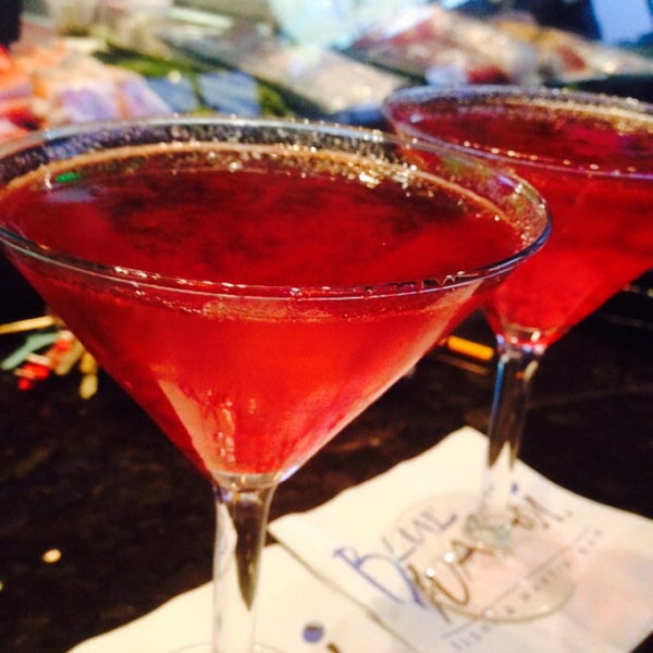 Foto tomada en Blue Wasabi Sushi &amp; Martini Bar  por Cheshire S. el 12/17/2015