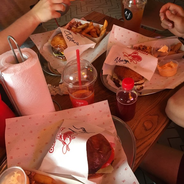 Photo taken at Moo Moo Burgers by Алёна on 7/22/2018