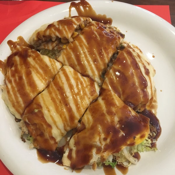 Hacía bastante tiempo de mi anterior visita. La cocina sigue en la línea, aunque me parece algo excesivo esperar 40 mims para un Okonomiyaki, por muy bueno que esté. Otra gran incomodidad, la calor!