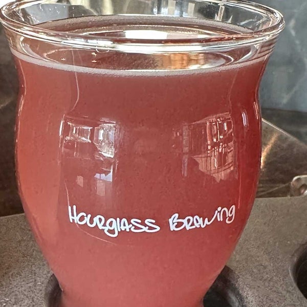 Photo taken at Hourglass Brewing at Hourglass District by Stu L. on 3/20/2023