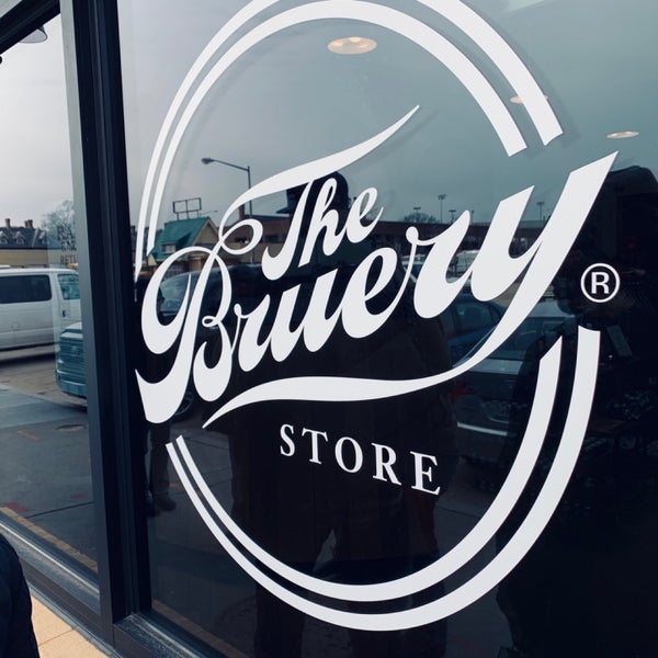 Foto diambil di The Bruery Store oleh Stu L. pada 1/26/2019