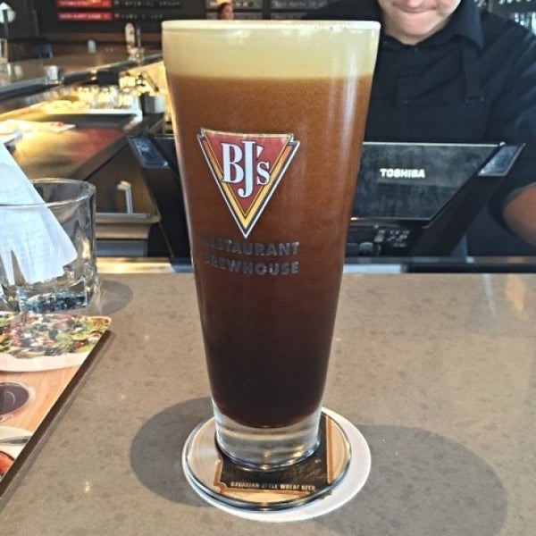 Photo taken at BJ&#39;s Restaurant &amp; Brewhouse by Stu L. on 8/27/2015