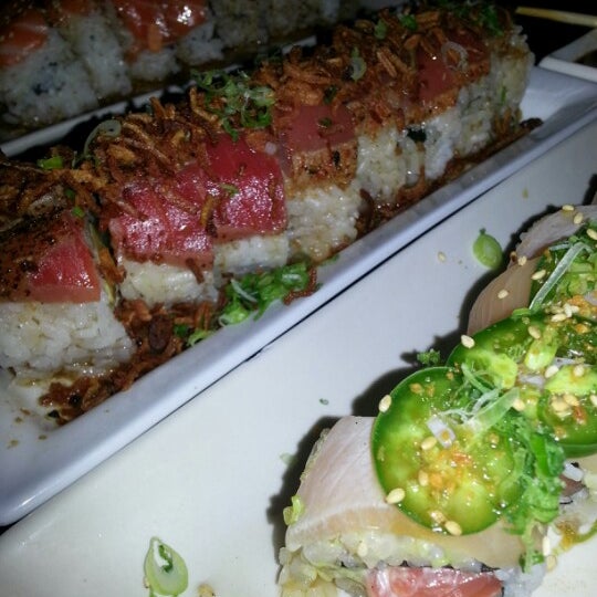 1/4/2013 tarihinde Vu L.ziyaretçi tarafından Awesome Sushi'de çekilen fotoğraf