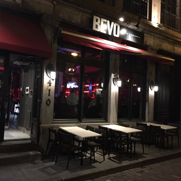 รูปภาพถ่ายที่ BEVO Bar + Pizzeria โดย Niclas S. เมื่อ 5/16/2017