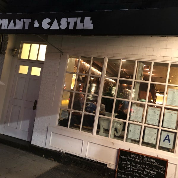 Photo taken at Elephant &amp; Castle by Niclas S. on 5/18/2018