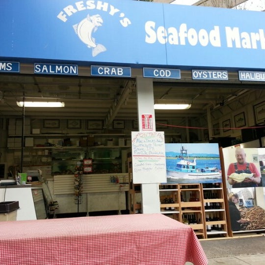 Foto diambil di Freshy&#39;s Seafood Shack oleh Tac A. pada 9/21/2012