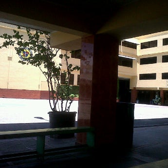 Photo taken at Universidad del Caribe (UNICARIBE) by Zasa D. on 5/27/2012