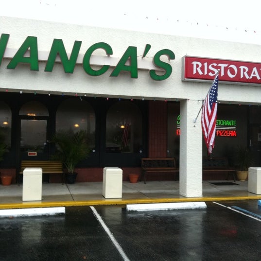 Photo taken at Bianca&#39;s Ristorante by Amp P. on 9/6/2011