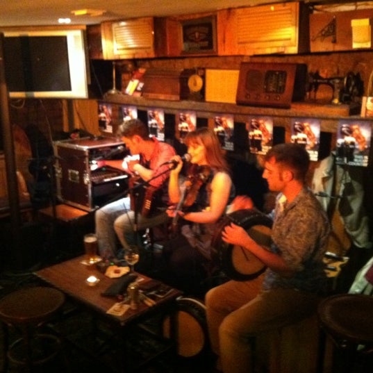 5/28/2012にTh3ry J.がMother Reillys Bar &amp; Restaurantで撮った写真