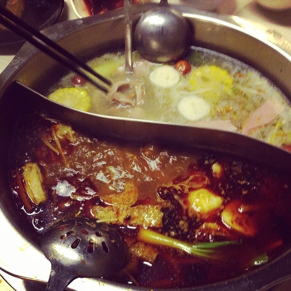 Photo taken at King&#39;s Laksa Steamboat by Fizzycitrus on 8/3/2014