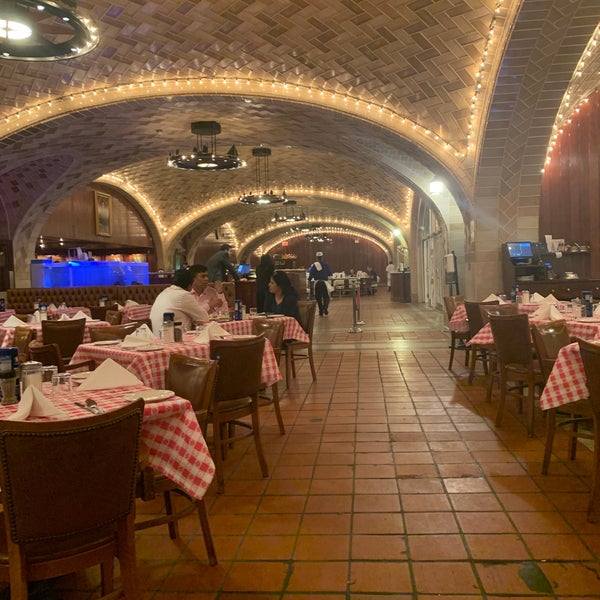 6/13/2022 tarihinde Barbara Ann R.ziyaretçi tarafından Grand Central Oyster Bar'de çekilen fotoğraf