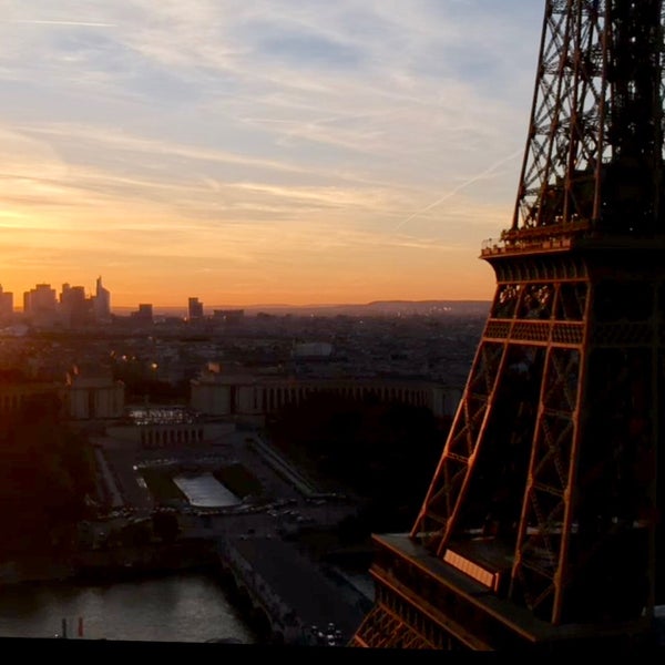 รูปภาพถ่ายที่ Hôtel Mercure Paris Centre Tour Eiffel โดย Tom เมื่อ 6/25/2018