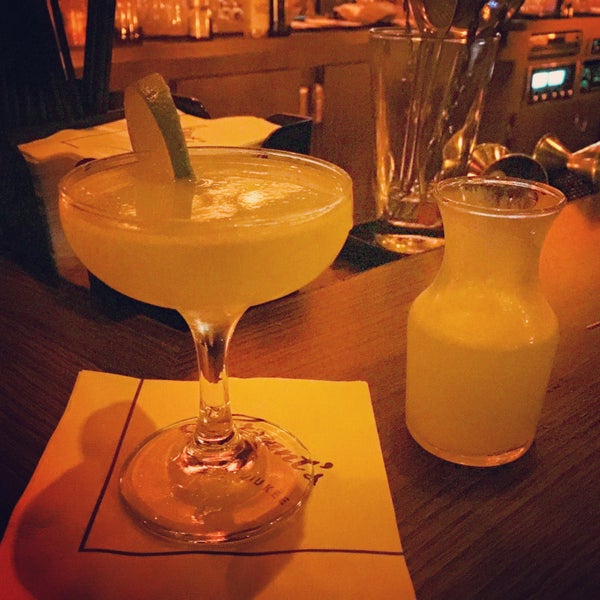 Foto diambil di Bryant&#39;s Cocktail Lounge oleh Chris W. pada 8/30/2015