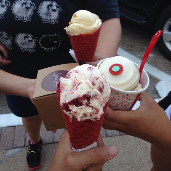 8/31/2014 tarihinde Ry T.ziyaretçi tarafından Sprinkles Dallas Ice Cream'de çekilen fotoğraf