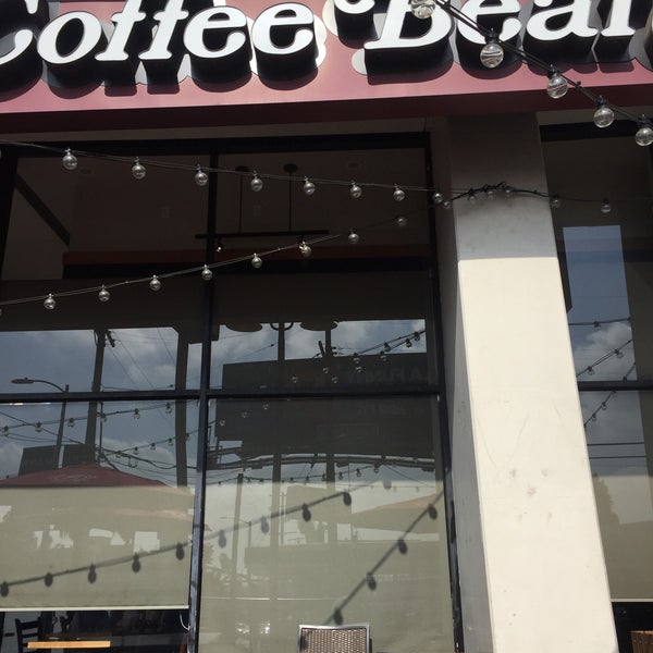 Photo taken at The Coffee Bean &amp; Tea Leaf by Giuseppe D. on 5/14/2018