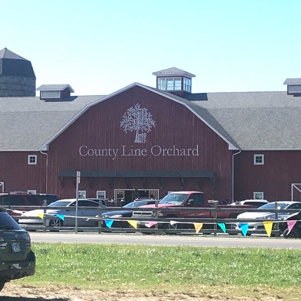 รูปภาพถ่ายที่ County Line Orchard โดย Jeris เมื่อ 9/22/2018