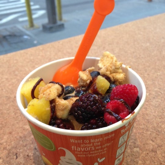 12/20/2012にPaul P.がTutti Frutti Frozen Yogurtで撮った写真