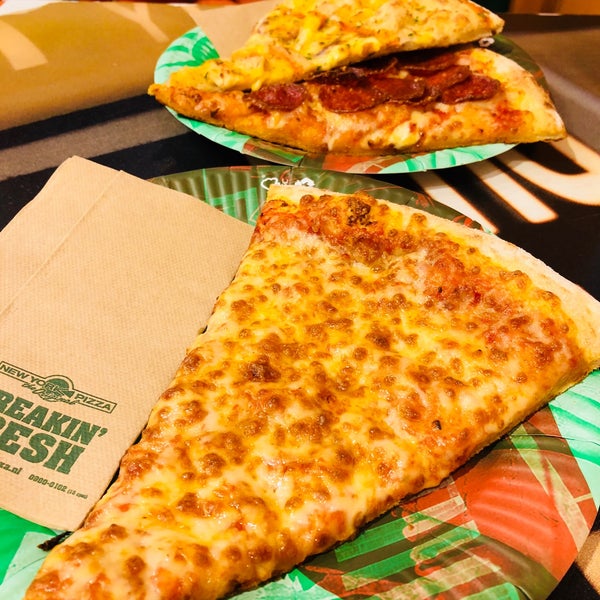 Снимок сделан в New York Pizza пользователем Steven 🤠 2/26/2018