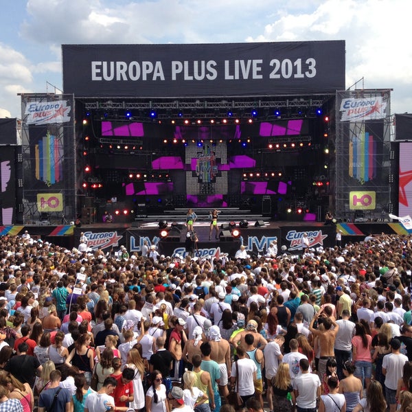 รูปภาพถ่ายที่ Europa Plus LIVE โดย Andrey R. เมื่อ 7/13/2013