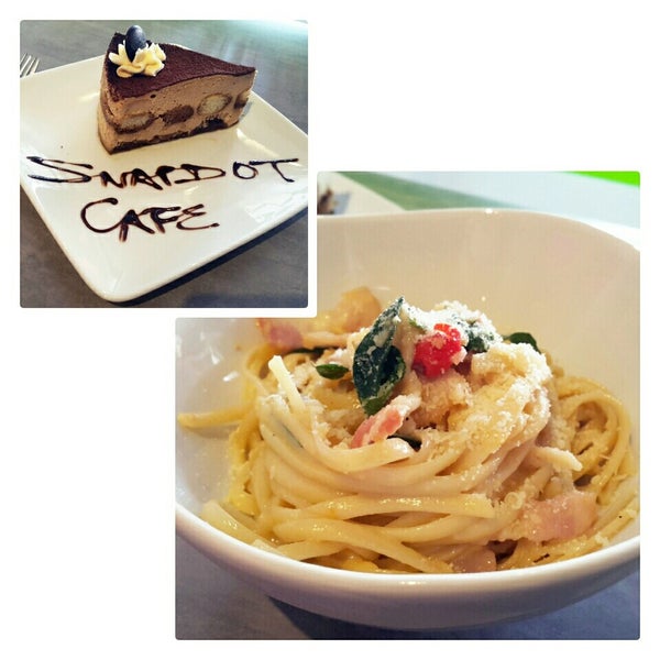 Very good homemade coffee cake,but I just wonder why it is not tiramisu because it taste like it. Salted egg pasta is special and taste good as well,a fusion dish.Good matcha latte.Overall thumbs up.