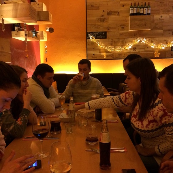 12/31/2013 tarihinde Anton V.ziyaretçi tarafından Restaurant Bresto'de çekilen fotoğraf