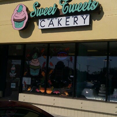 Photo taken at Sweet Tweets Cakery by Yvonne G. on 11/24/2012