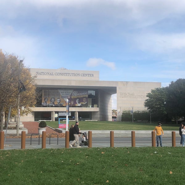 Foto tirada no(a) National Constitution Center por Joanna W. em 11/13/2021